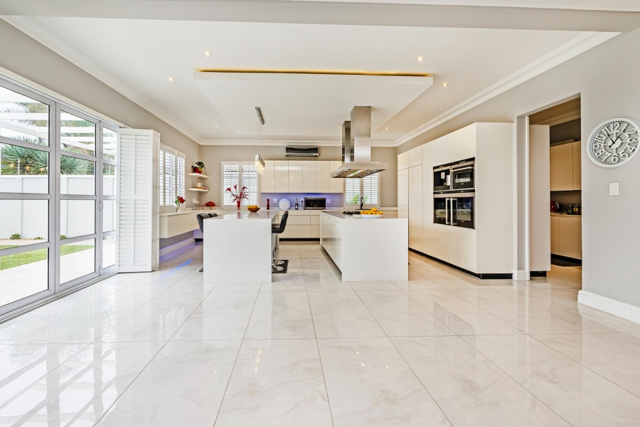 7 Bedroom Property for Sale in Flamingo Vlei Western Cape